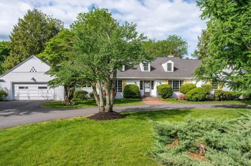 260 Charles River St, Needham, MA 02492-1002
