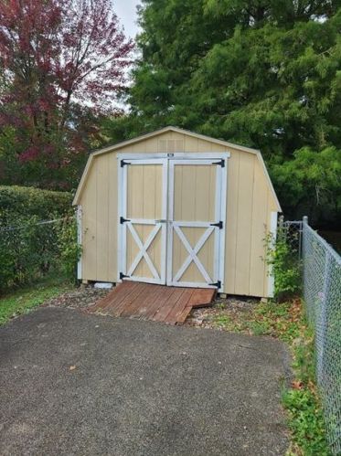 106 Falcon Dr, Connellsville PA  15425-2207 exterior