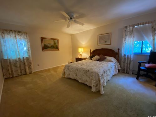 18 Stonehurst Ln, Huntington Station NY  11746-7932 exterior