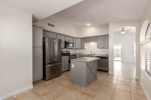1009 Princeton Ave, Gilbert, AZ 85234-8750