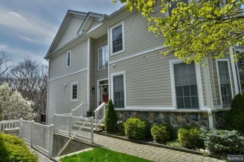 8 Timberline Ln, Oakland, NJ 07436-2349