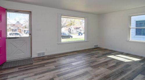 1006 Meacham St, Green Bay, WI 54304-2311