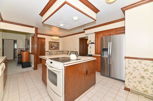 2490 Graylog Ln, Waukesha WI  53151-2924 exterior