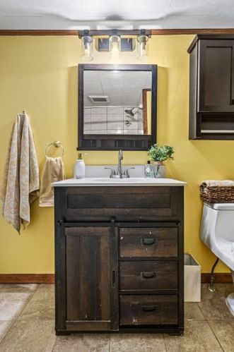 208 Margaret Ave, Evans City PA  16033-9262 exterior