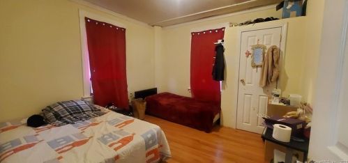 24 Bronx Ave, Bridgeport CT  06606-4663 exterior