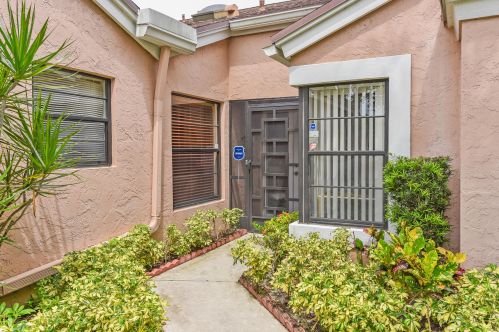 8235 Springlake Dr, Boca Raton, FL 33496-5163