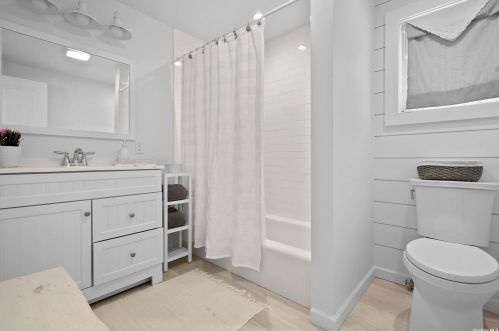 11 Argyle Dr, Northport NY  11768-1002 exterior