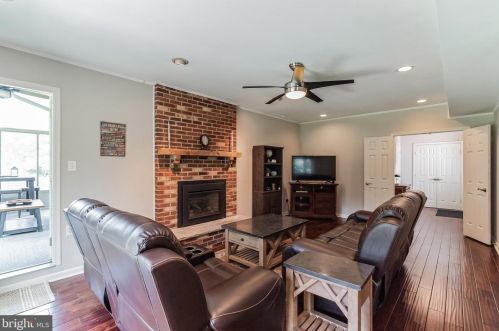 907 Quincy Dr, Yardley PA  19067-2902 exterior