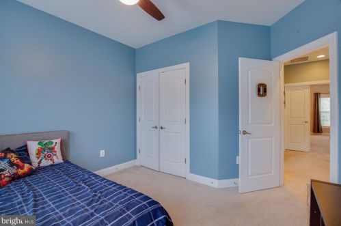 15935 Greymill Manor Dr, Haymarket VA  20169-4927 exterior