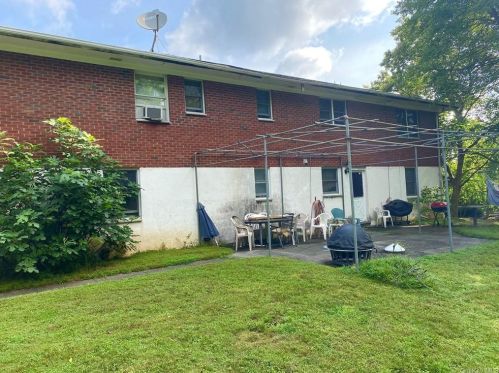86 Eastview Dr, Valhalla, NY 10595-1009