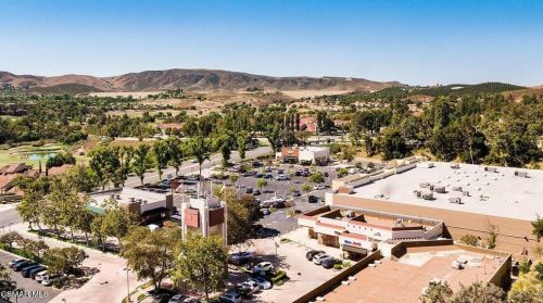 485 Country Club Dr, Simi Valley CA  93065-8395 exterior