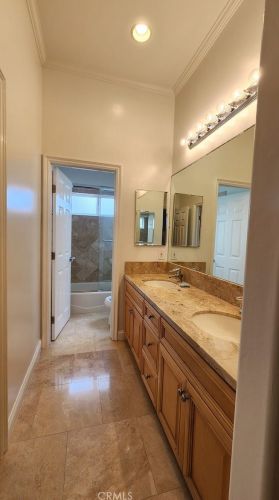 2212 Pacific Coast Hwy, Huntington Beach CA  92648-3958 exterior