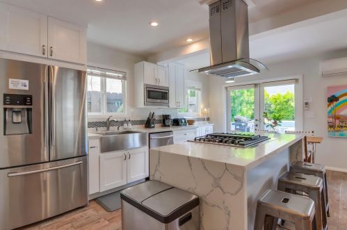 824 Anacapa Ct, San Diego CA  92109-8203 exterior