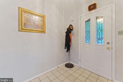 8813 Sylvania St, Lorton, VA 22079-1612