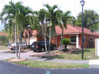 9900 166th Ct, Miami, FL 33196-5811