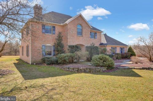 14 High Meadows Ln, Dauberville, PA 19533-9725