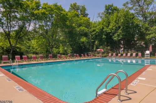 30 Surrey Ln, Flemington NJ  08822-1588 exterior