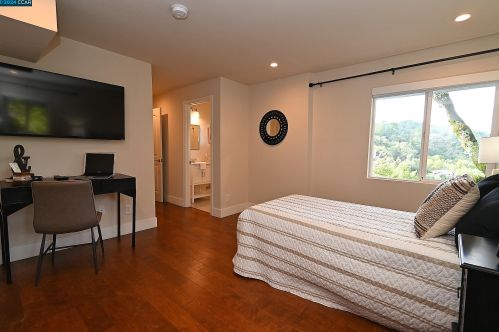 122 El Toyonal, Orinda CA  94563-2133 exterior