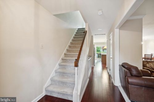 48 Iroquois Ct, Wayne, PA 19087-5552