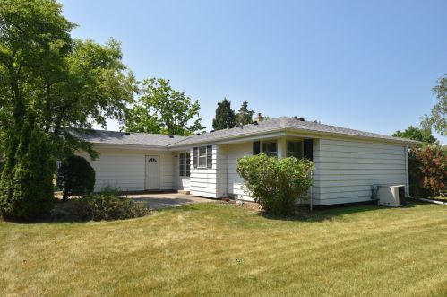 5868 Sugarbush Ln, Greendale, WI 53129-2621