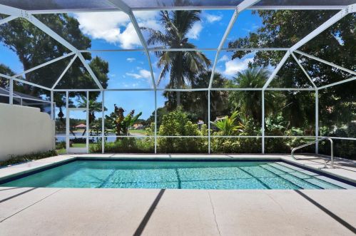 200 Tall Oaks Cir, West Palm Beach, FL 33410-4448