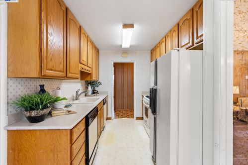 1822 Via Rancho, San Lorenzo, CA 94580-1946