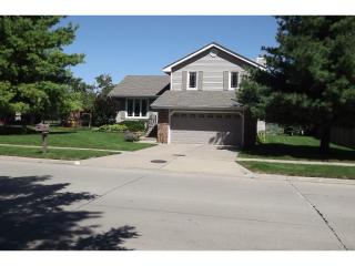 8381 Plum Dr, Des Moines, IA 50322-7300