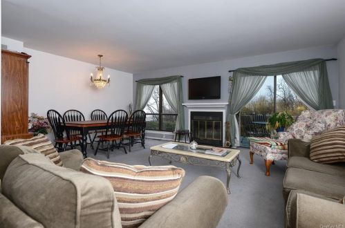 5 Hudson Watch Dr, Crotonville NY  10562-2439 exterior