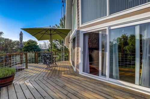 3897 Beaver Dam Rd, West Bend, WI 53090-9301