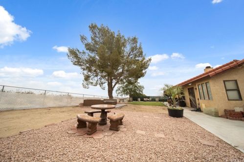 26558 Lakeview Dr, Helendale CA  92342-7804 exterior