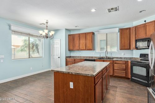 9372 Cordes Rd, Tolleson, AZ 85353-1505