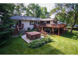 4165 Blackhawk Rd, Saint Paul, MN 55122-1701