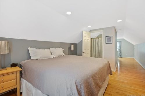 5 Lincoln St, North Haven CT  06473-1807 exterior