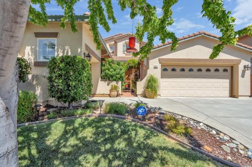 662 Canterbury Cir, Vacaville CA  95687-8225 exterior