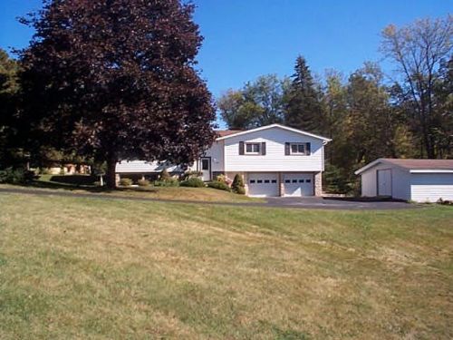 4550 Harvest Cir, Manitowoc, WI 54220-9349