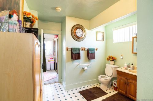 446 30th St, San Diego CA  92102-4124 exterior