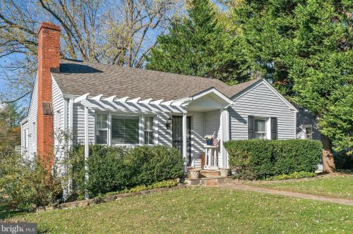 206 Chestnut St, Middleburg, VA 20117-2623