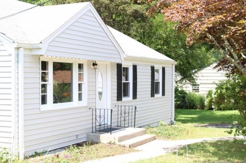 5 Cottage Grove Cir, Bloomfield, CT 06002-3143