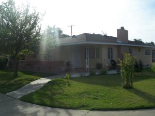 3994 Arden Dr, Fresno, CA 93703-2504