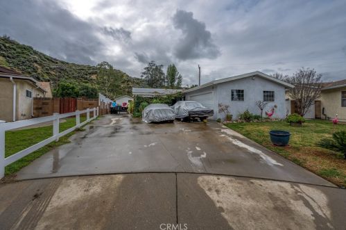 26607 Balerna Dr, Santa Clarita CA  91350-2305 exterior