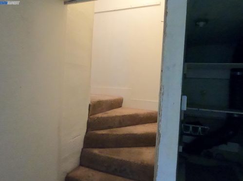 10907 Foothill Blvd, Oakland CA  94605-5203 exterior