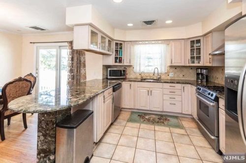 552 Princeton St, N Milford NJ  07646-2015 exterior