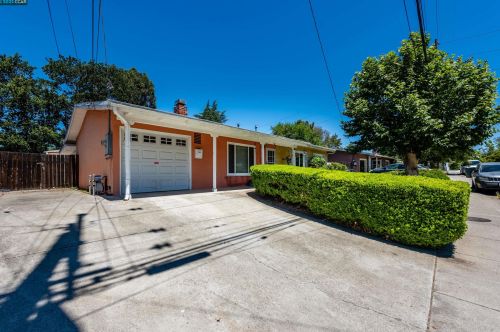 2141 Sunshine Dr, Concord, CA 94520-3610