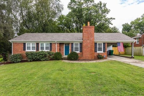 913 Wolf Run Dr, Lexington, KY 40504-2301