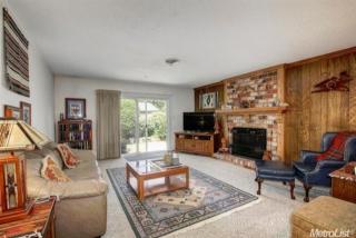 8415 Ln Riviera Dr, Sacramento CA  95826-1721 exterior