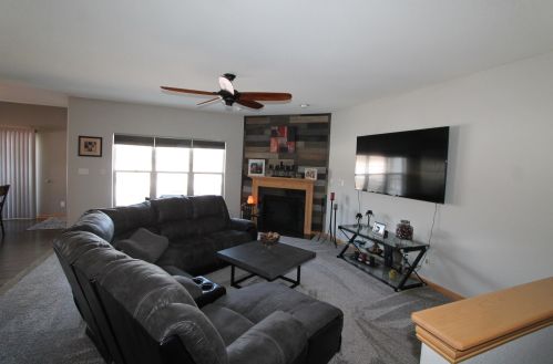 7900 Stone Creek Way, Caledonia, WI 53108-9418