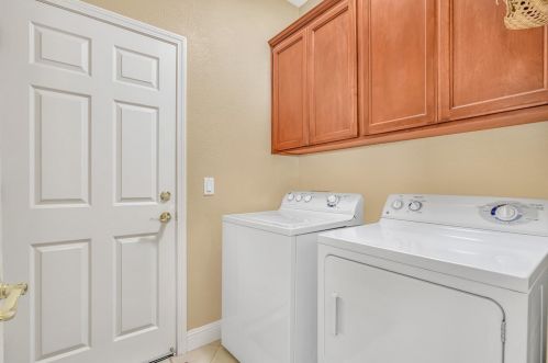 3003 La Vina Cir, Los Banos CA  93635-9497 exterior