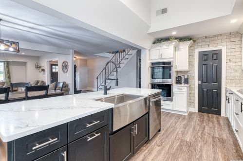 17 Harbor Oaks Dr, San Remo NY  11754-1012 exterior