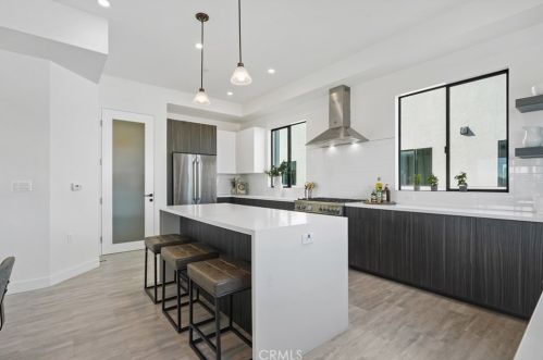 15307 Lemay St, Van Nuys CA 91406-5400 exterior