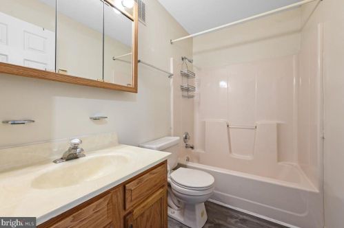 1284 Ox Rd, Woodstock VA  22664-1065 exterior